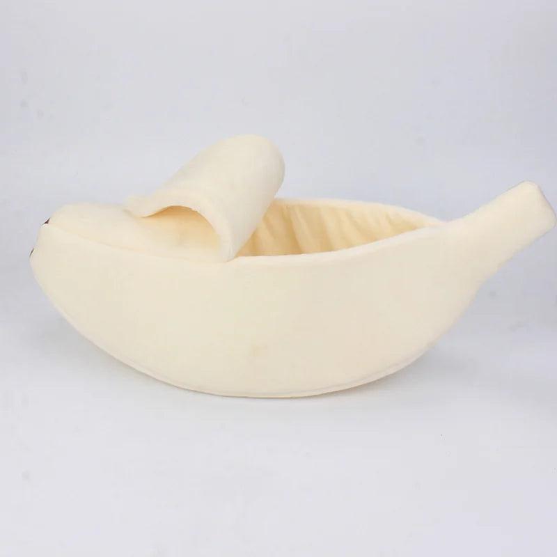Lit banane original pour chat et petit chien — forme créative et confortable