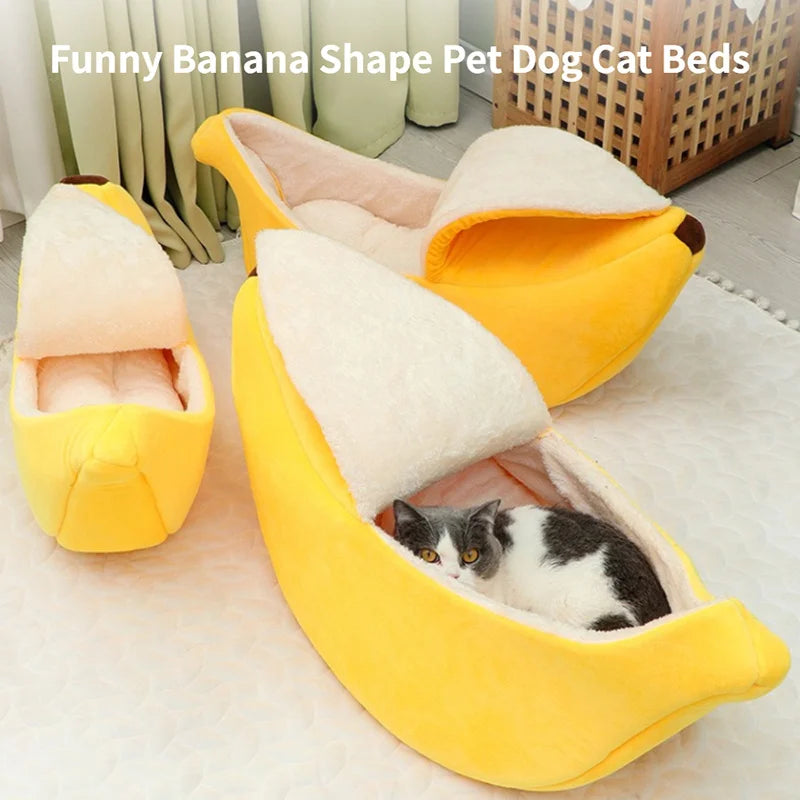 Lit banane original pour chat et petit chien — forme créative et confortable